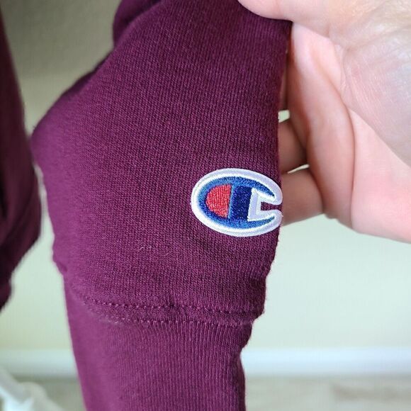 Champion Crew Neck Sweatshirt Women’s Large Purple Pullover Spell Out‎ Logo - Picture 2 of 10
